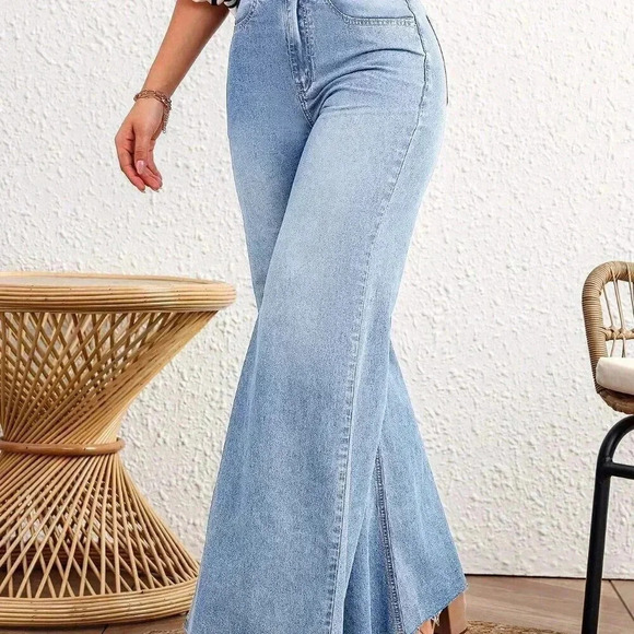 Light Wash Casual Women's Loose Fit Wide Leg Jeans w/Pockets - Picture 5 of 7